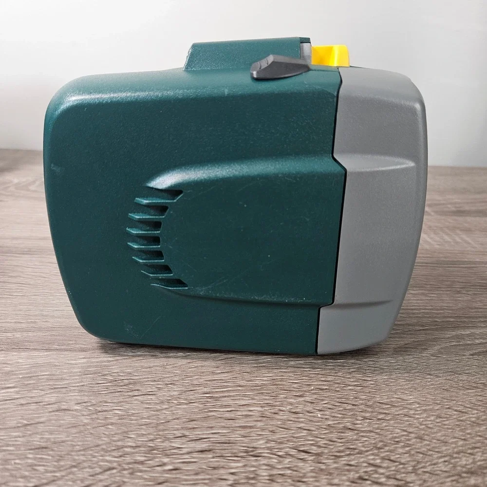 Vintage Polaroid One Step Express 600 Instant Film Camera Hunter Green with bag